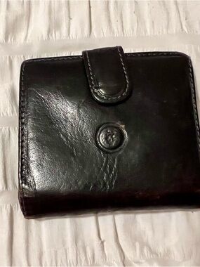 Vera Pelle Black Leather Snap Bifold Wallet